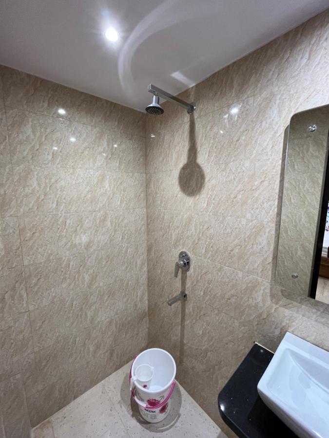 Hotel Mahalaxmi Deluxe Neu-Delhi Exterior foto