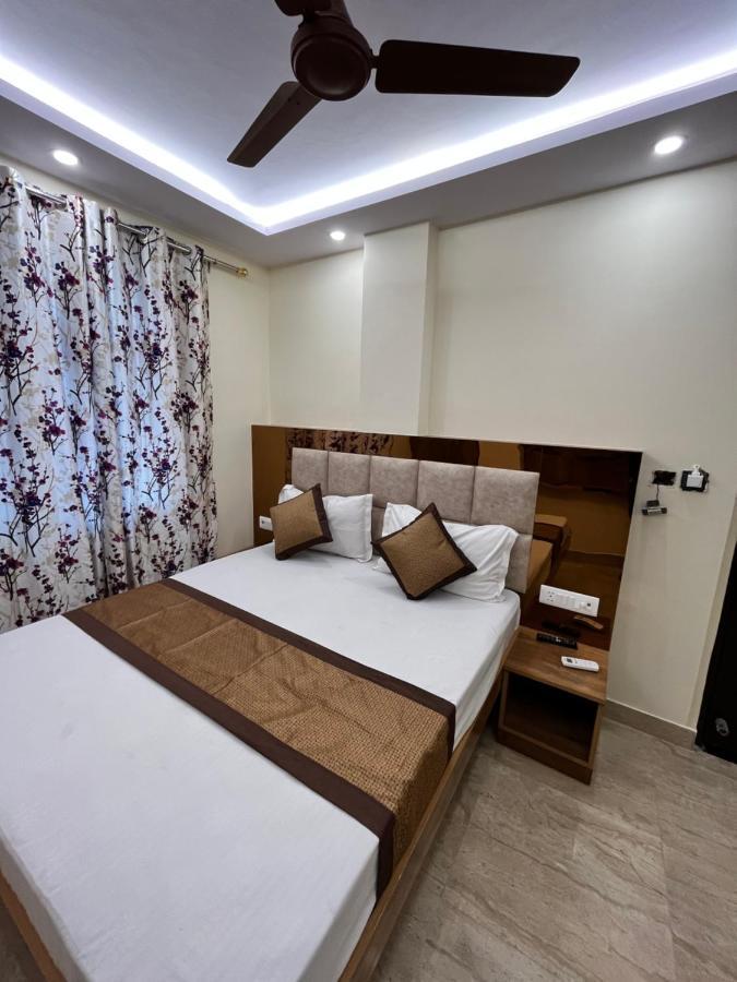 Hotel Mahalaxmi Deluxe Neu-Delhi Exterior foto