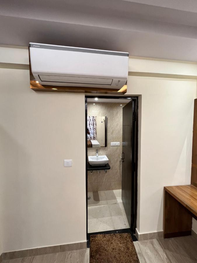 Hotel Mahalaxmi Deluxe Neu-Delhi Exterior foto