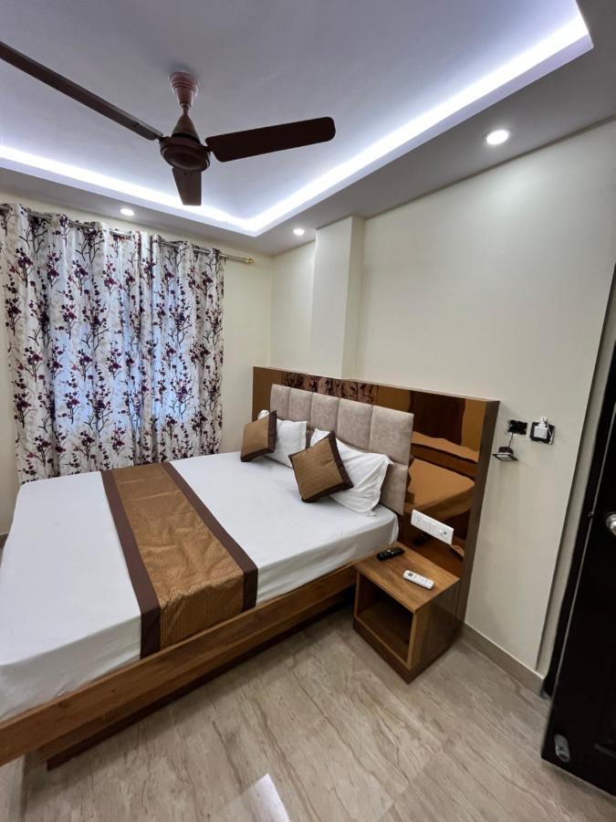 Hotel Mahalaxmi Deluxe Neu-Delhi Exterior foto
